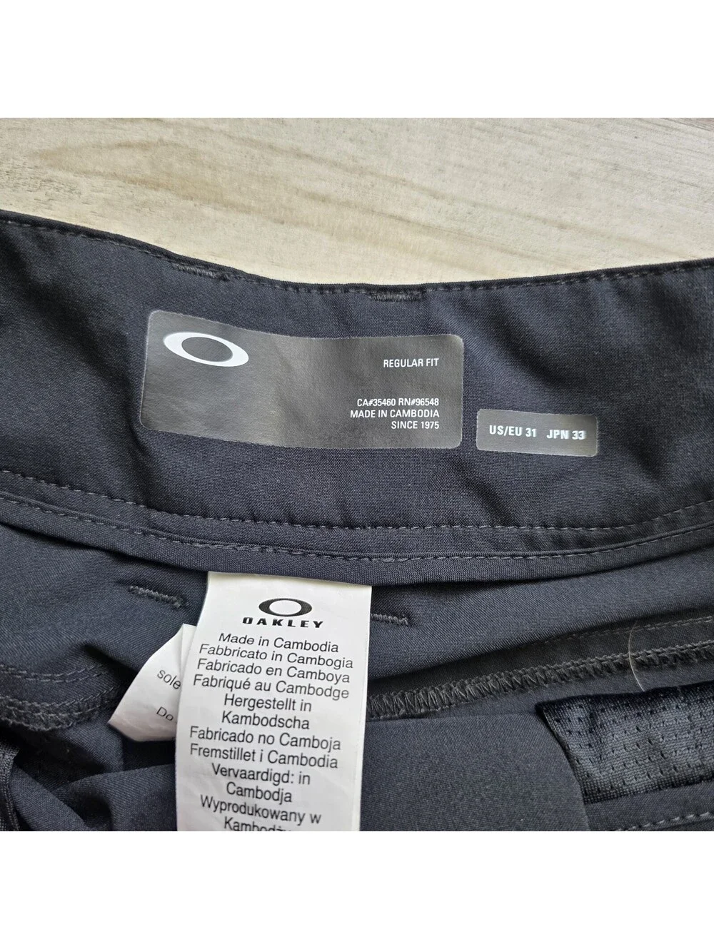 OAKLEY Shorts Mens 31 Black Solid 9